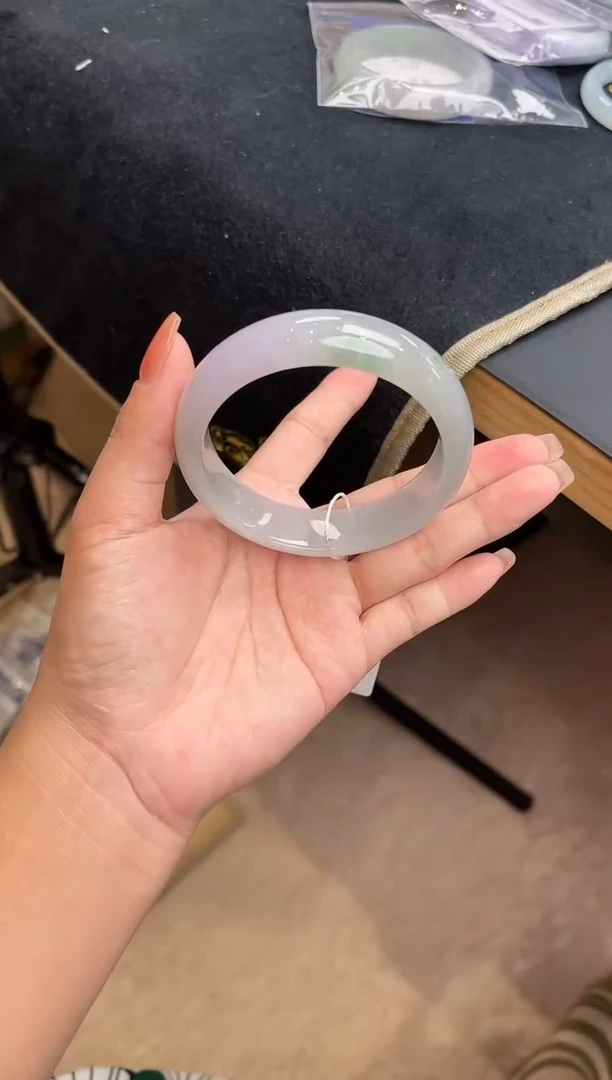 未镶嵌手镯翡翠手镯