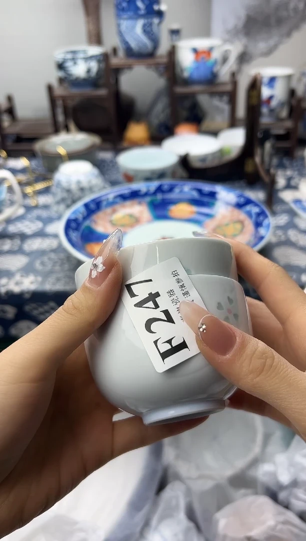 瓷片小****儿  F247