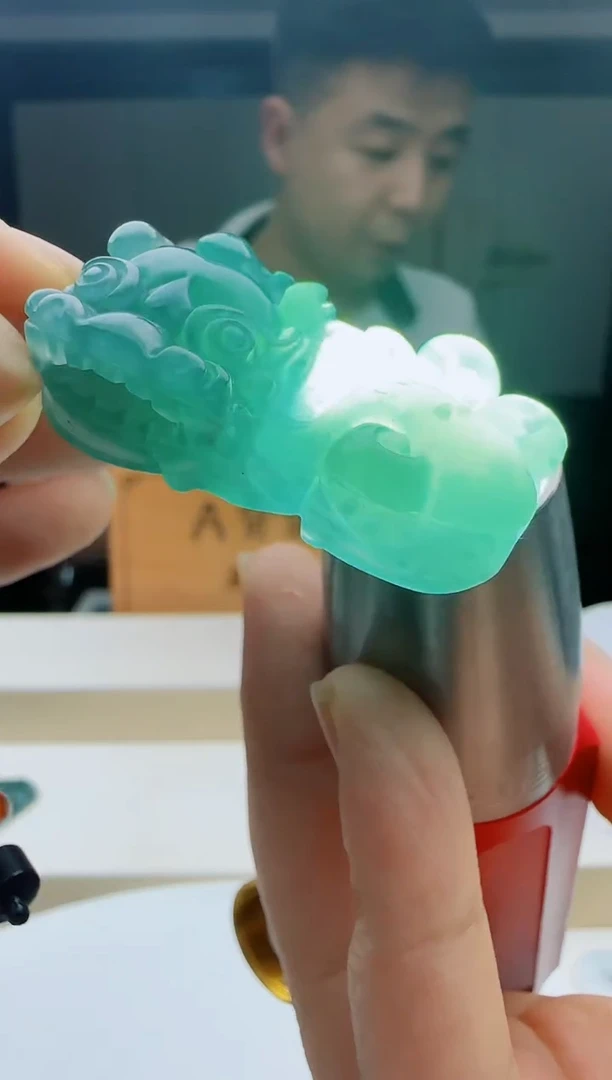 颈饰未镶嵌翡翠多样性发其中一