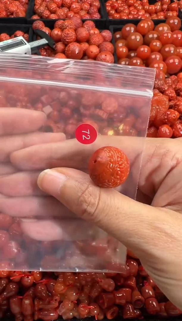 南红玛瑙未镶嵌颈饰1