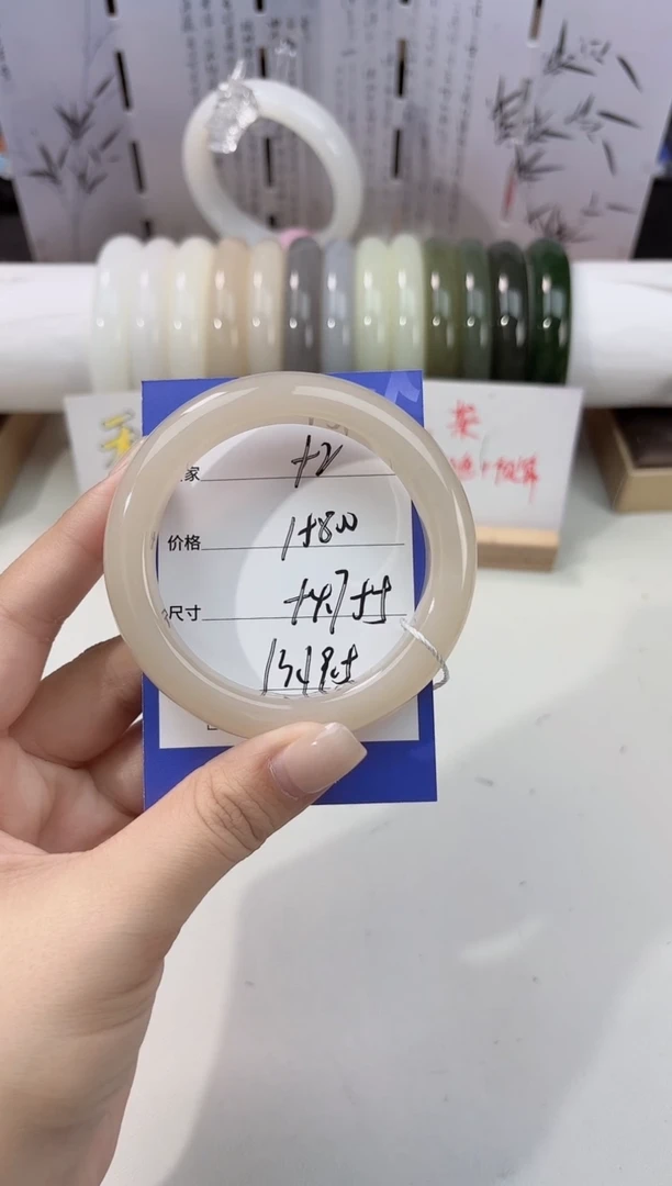 未镶嵌手镯和田玉藕粉52