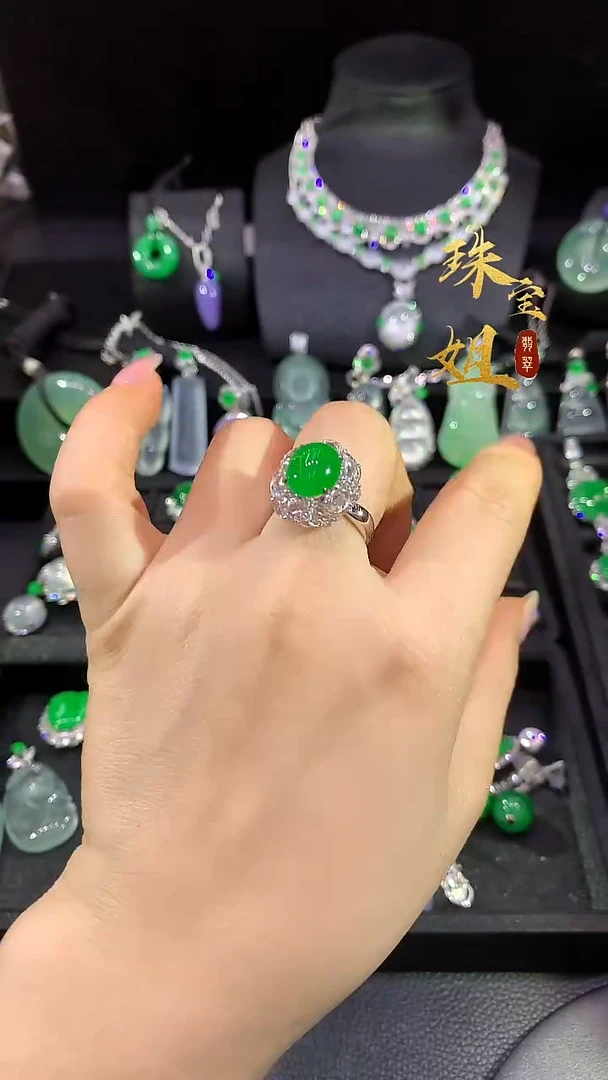 18K金镶嵌戒指翡翠戒指