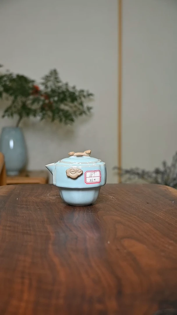 25#祥云快客壶 天青 微瑕 朱家汝窑款