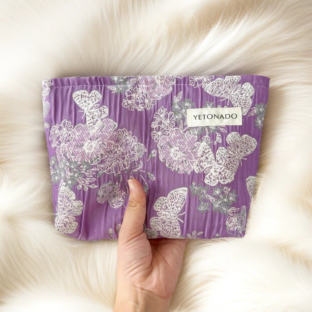 小清新蝴蝶立体浮雕褶皱印花化妆包便携旅行洗漱收纳包