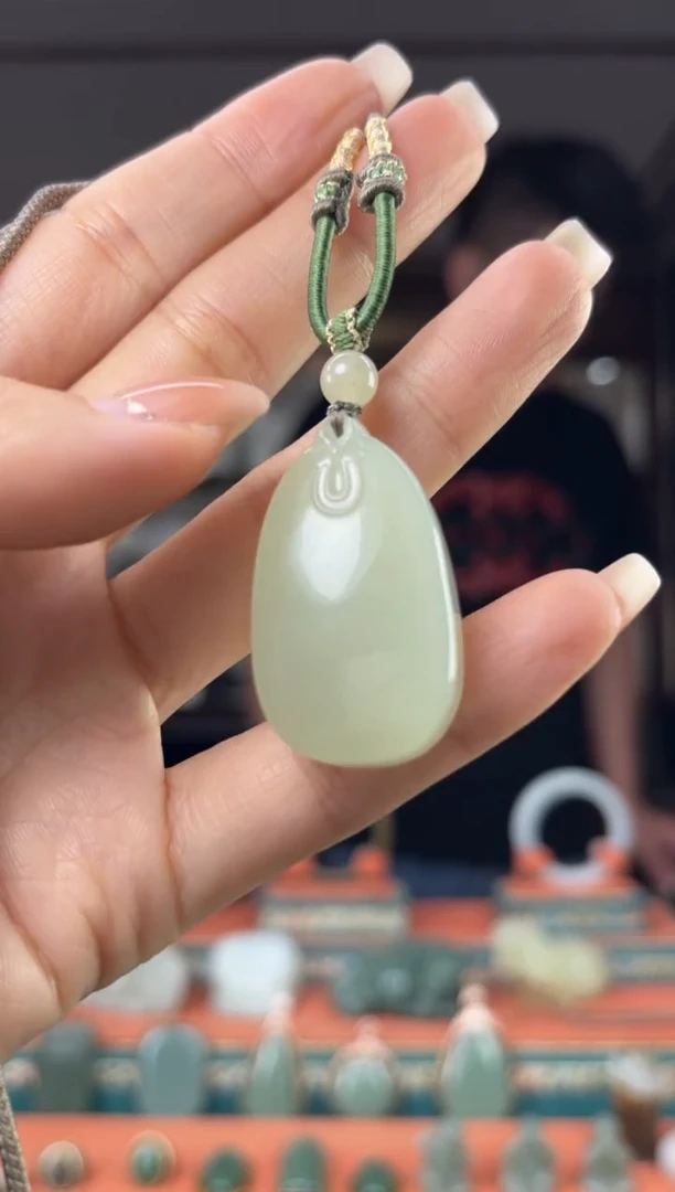 颈饰未镶嵌和田玉佩佩