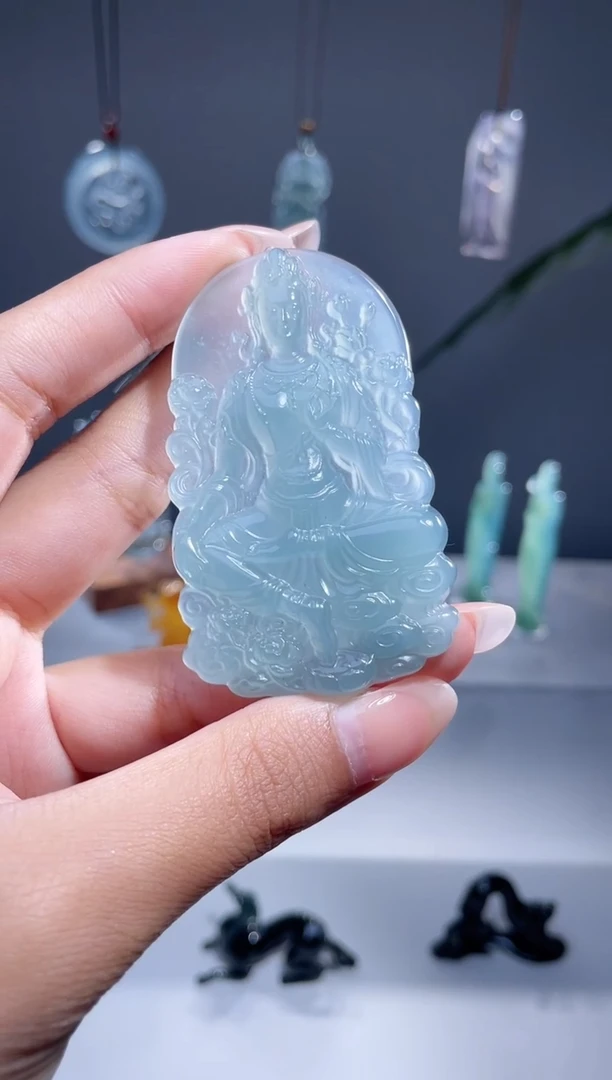 翡翠未镶嵌颈饰度母