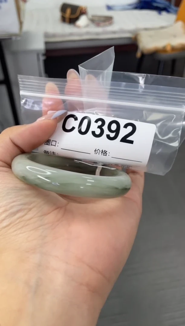 石英质玉（天山翠）手镯未镶嵌c0392