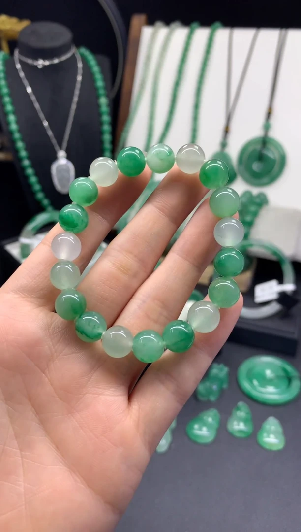 未镶嵌手串石英质玉（非洲翠）多宝卡10珠串