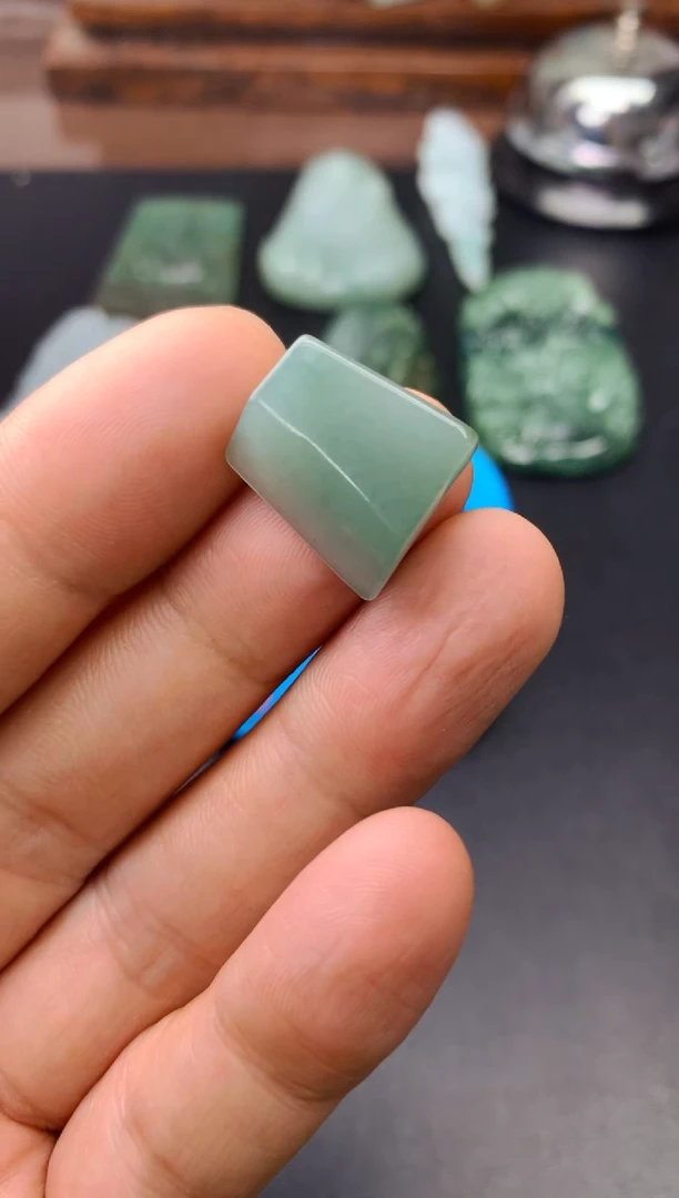 颈饰未镶嵌翡翠晨*料子