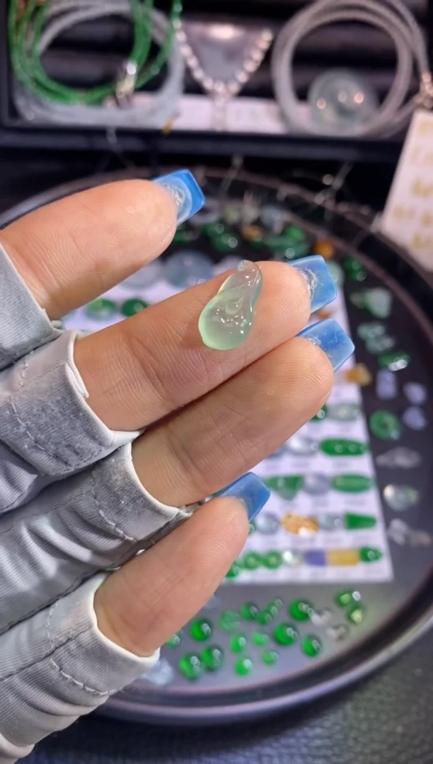 翡翠挂件未镶嵌兰花