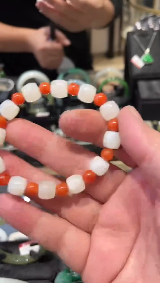 未镶嵌手链和田玉多样性发一