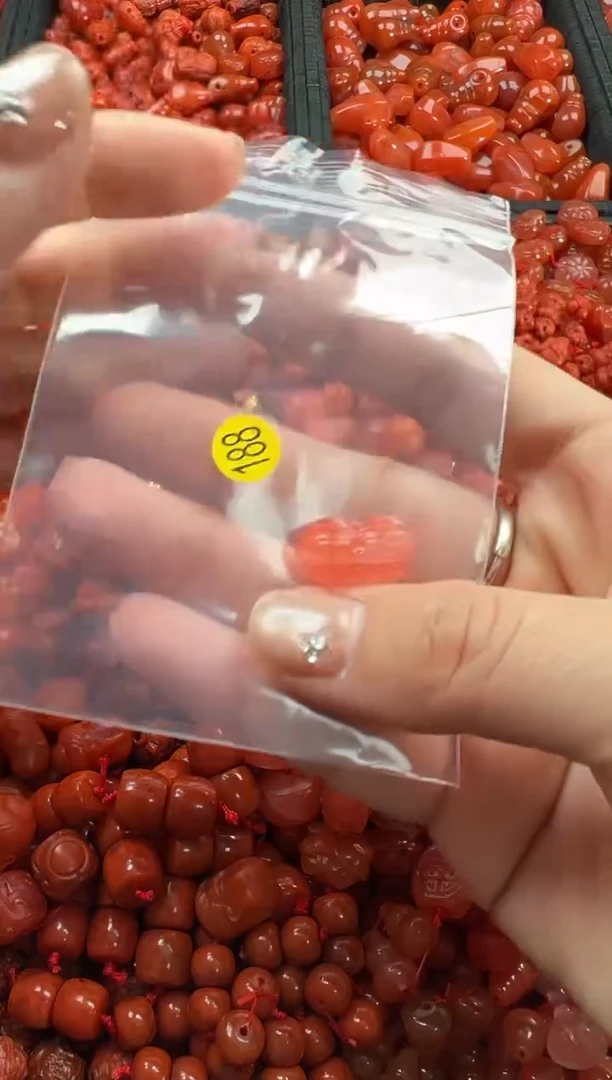 【闪购商品】南红玛瑙颈饰未镶嵌1