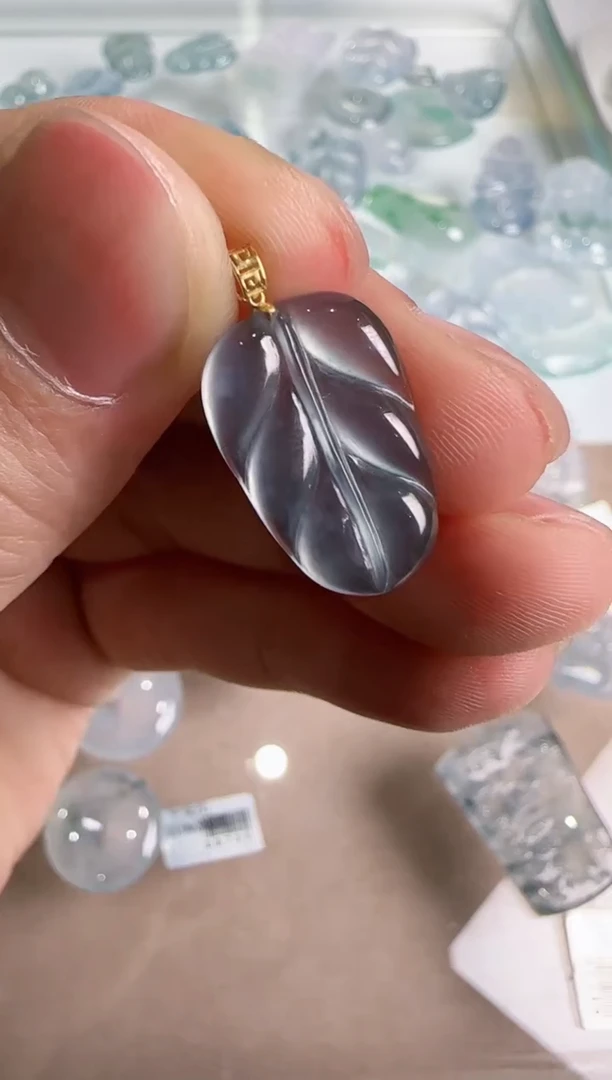 【闪购商品】翡翠吊坠(不含链)18K金镶嵌··多样性发货