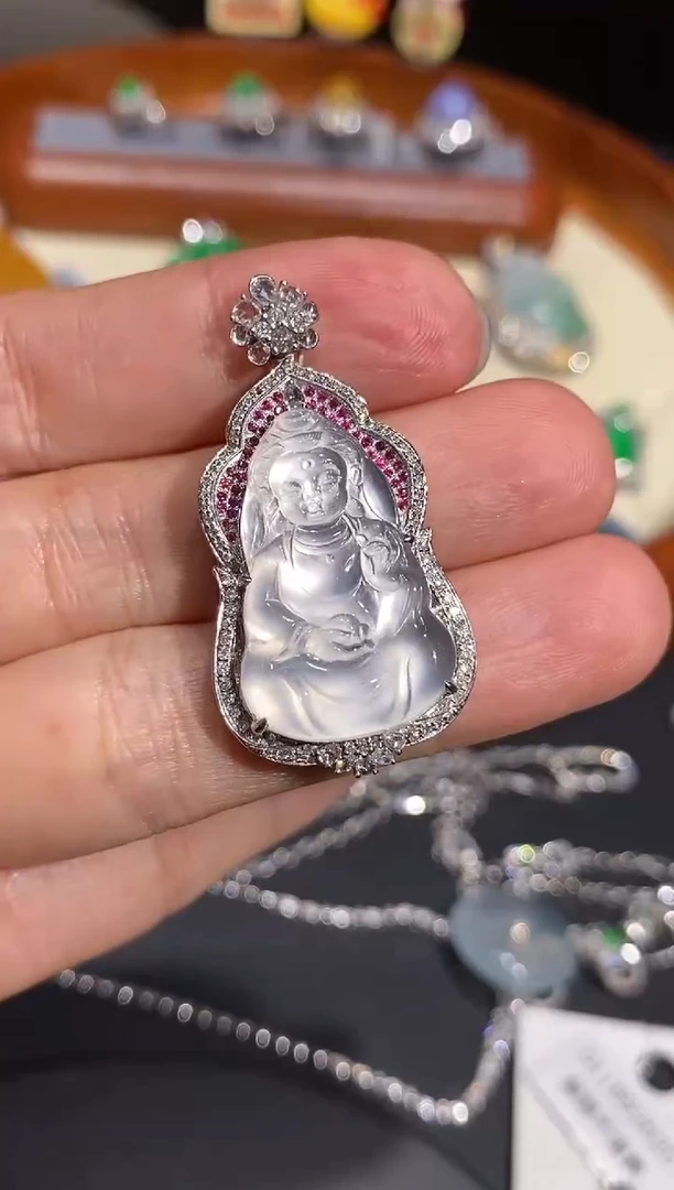 【闪购商品】翡翠颈饰18K金镶嵌吊坠