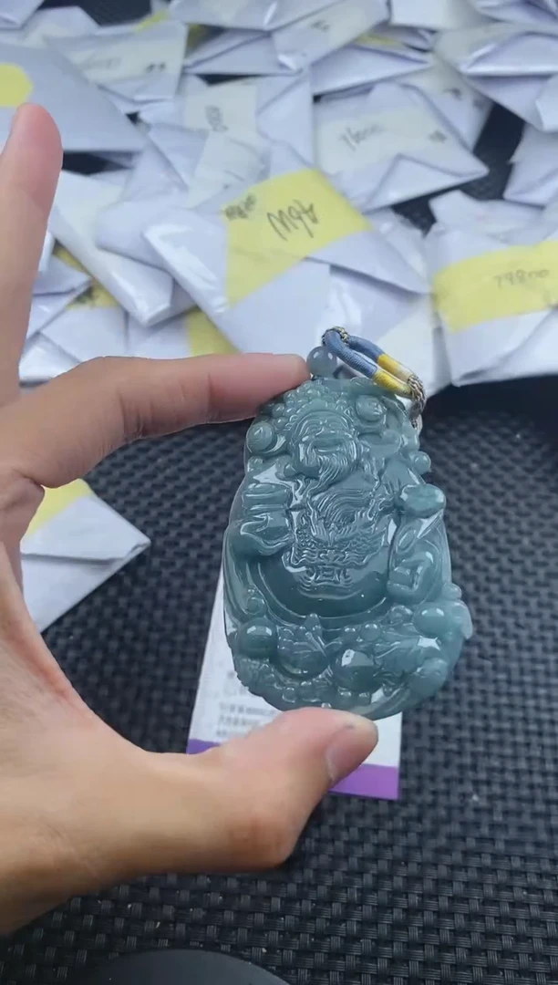 翡翠未镶嵌颈饰