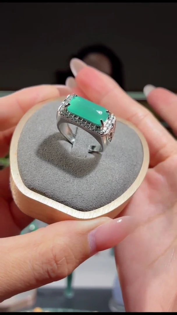 吊坠(不含链)未镶嵌翡翠马鞍戒（多样性发其一）