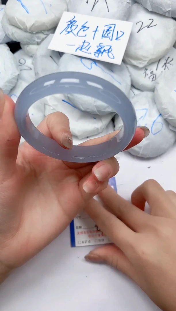 未镶嵌手镯石英质玉124/61.8