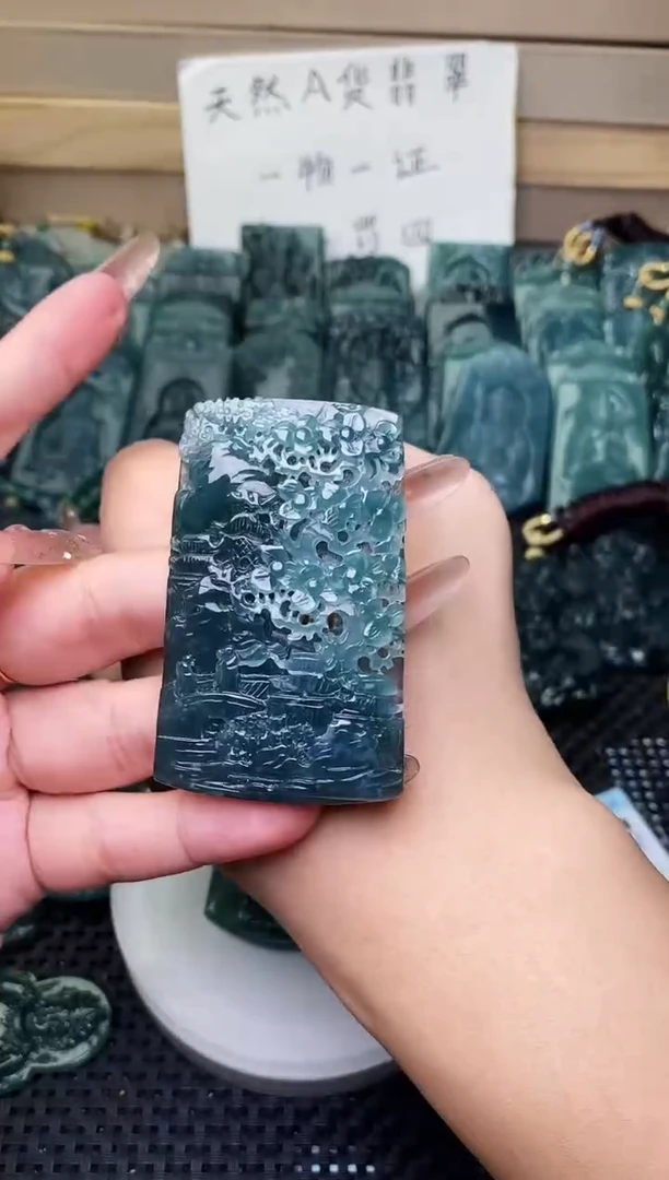 颈饰未镶嵌翡翠