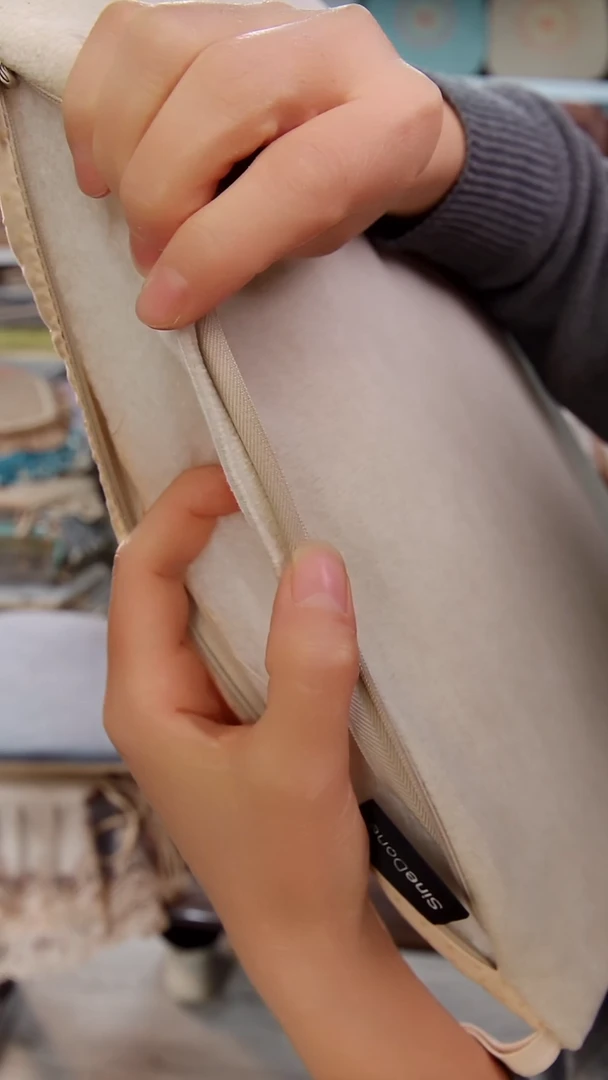 布平绒刺绣：米色4个