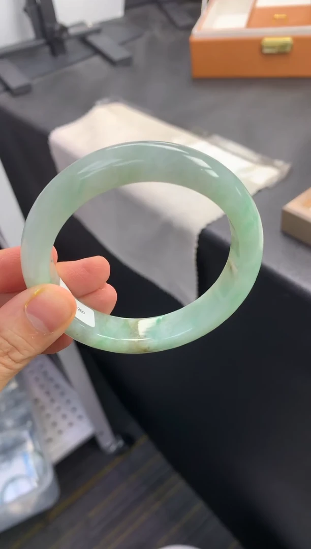 未镶嵌手镯翡翠退货需手镯吊牌标签完好