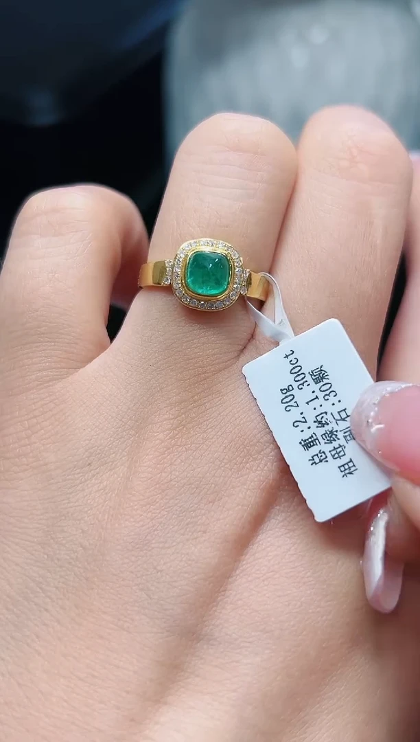 戒指18K金镶嵌祖母绿·