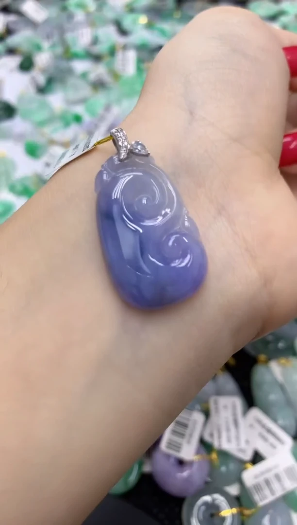 翡翠18K金镶嵌颈饰1111111111111