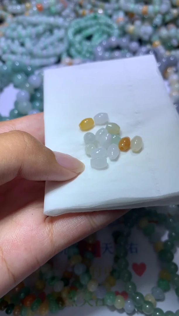 翡翠挂件未镶嵌?**?CXX306413