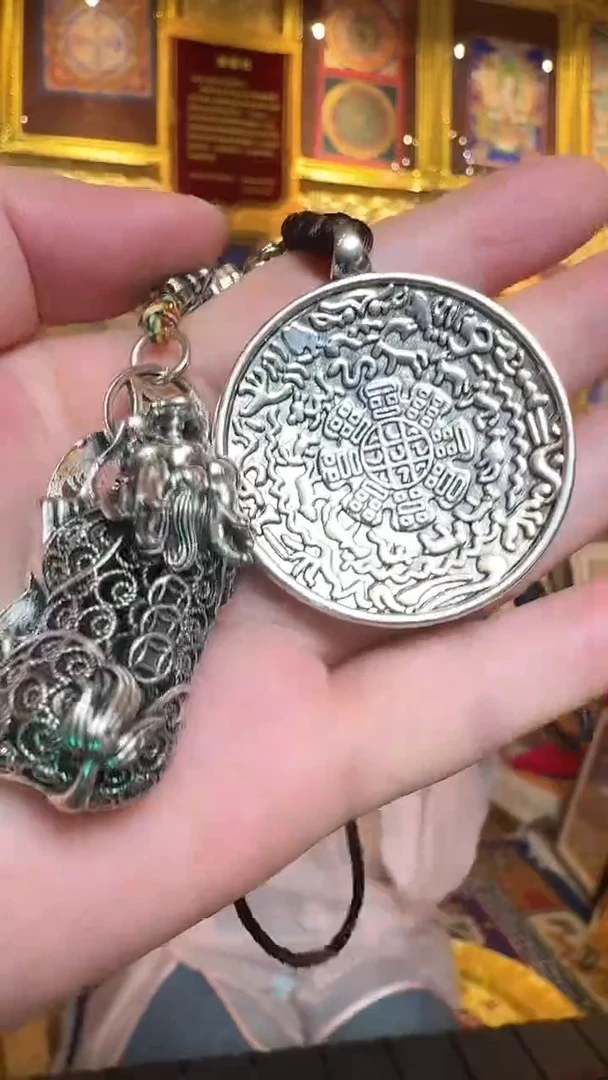 吊坠更登元旦老师的礼物-两个