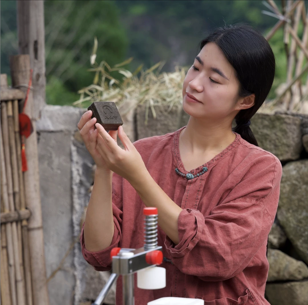 石斛姑娘上山村【实惠囤货装】铁皮石斛首乌唣+石斛松针手工唣X