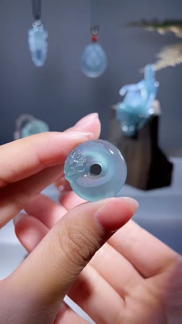 颈饰未镶嵌翡翠龙扣