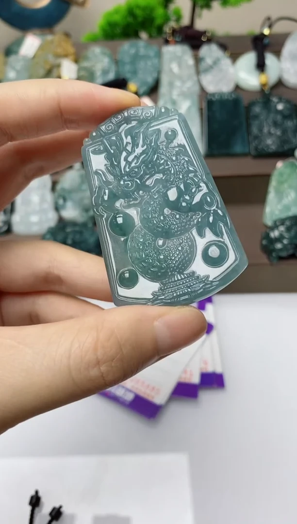 翡翠未镶嵌颈饰