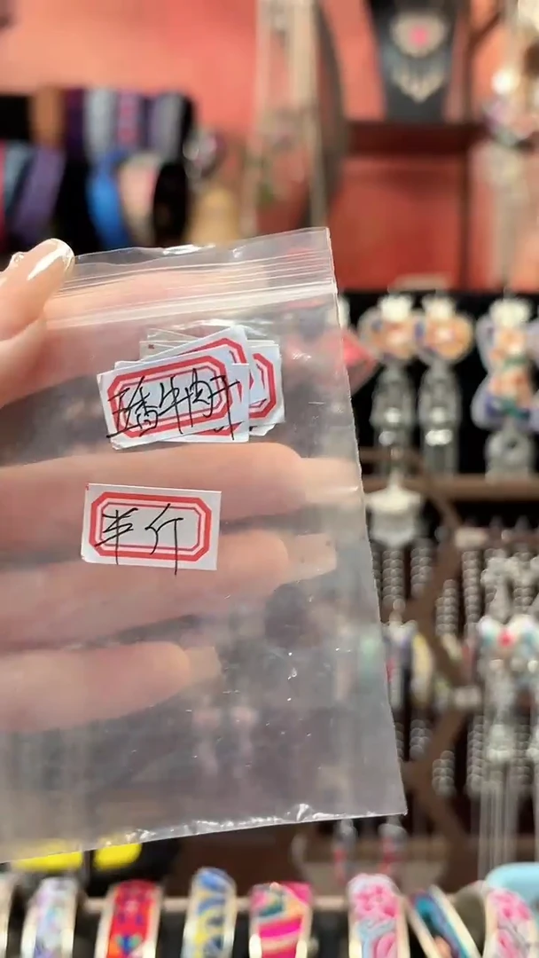 织绣?****? 云织谣民族风精美饰品   【五香牛肉干半斤】