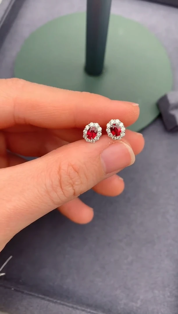 【闪购商品】红宝石耳钉18K金镶嵌60分红宝石耳钉