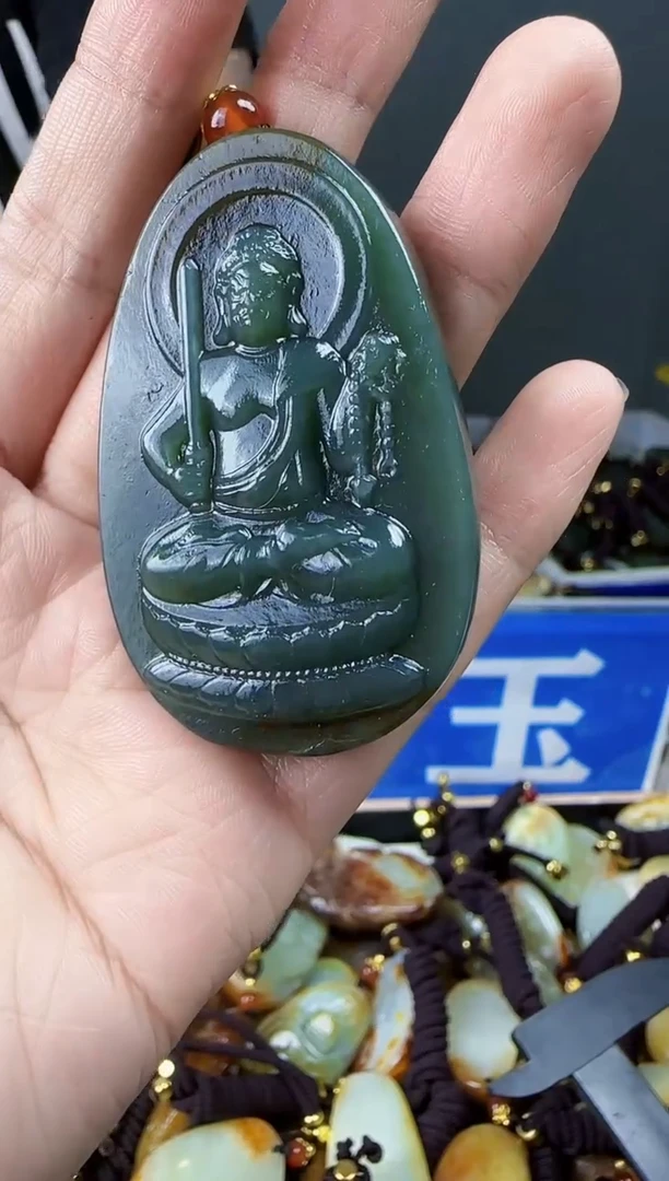 和田玉未镶嵌颈饰1