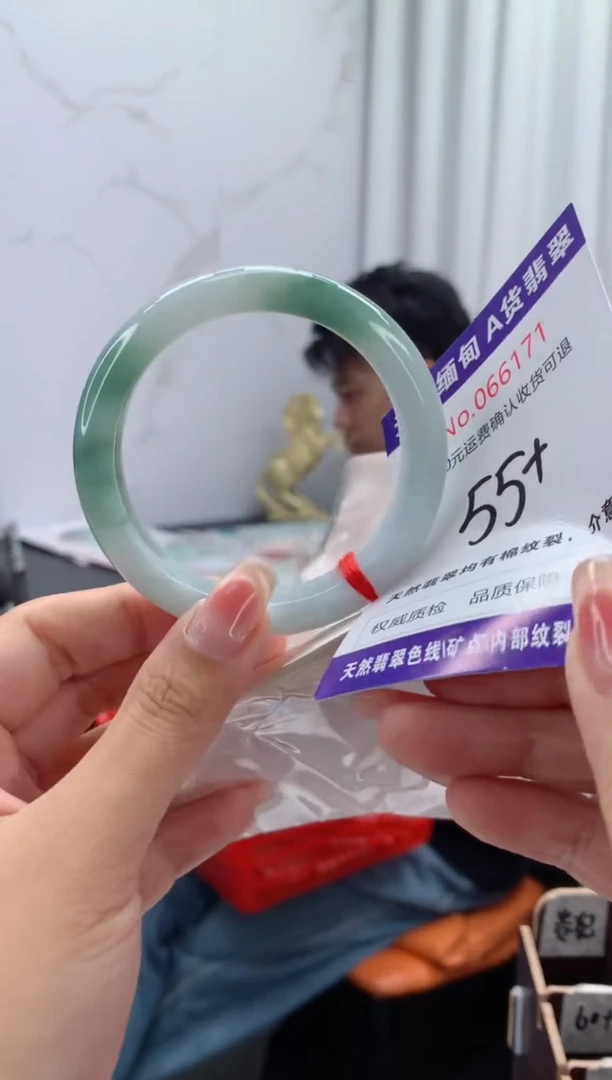 翡翠手镯未镶嵌有纹，完美者勿拍
