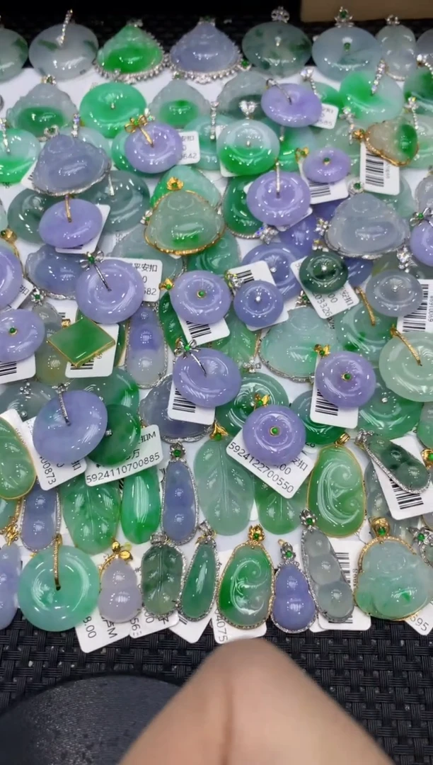 【闪购商品】翡翠颈饰18K金镶嵌一物一证，9米证书费