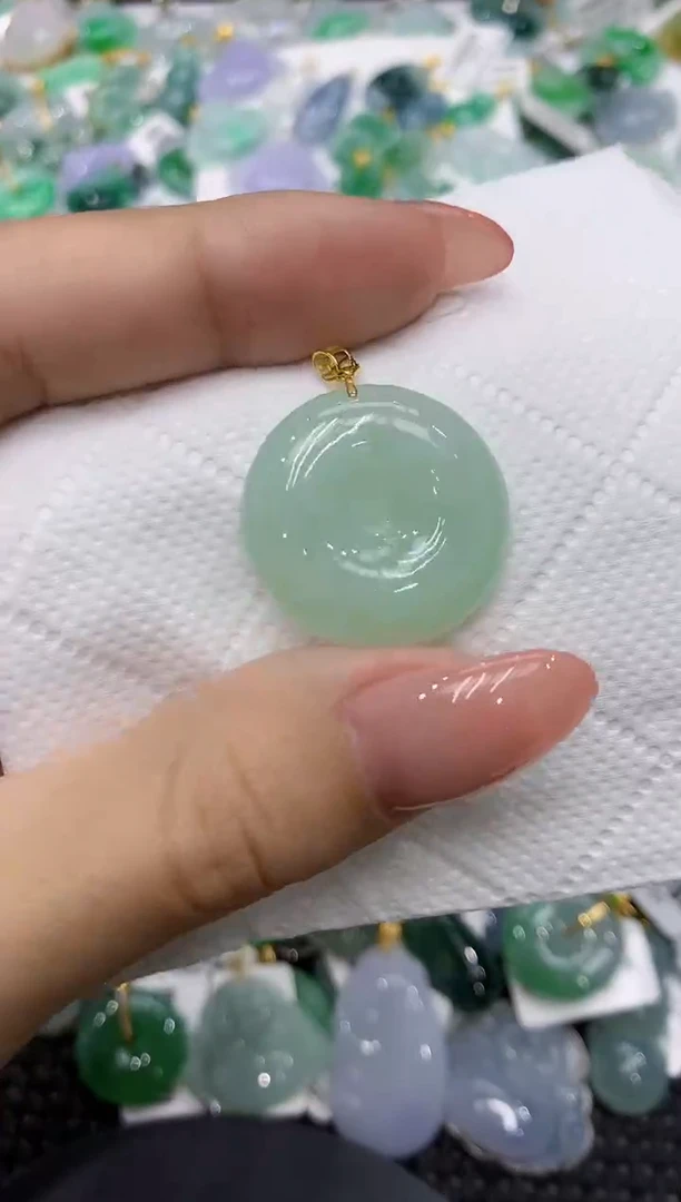 颈饰18K金镶嵌翡翠111111111111