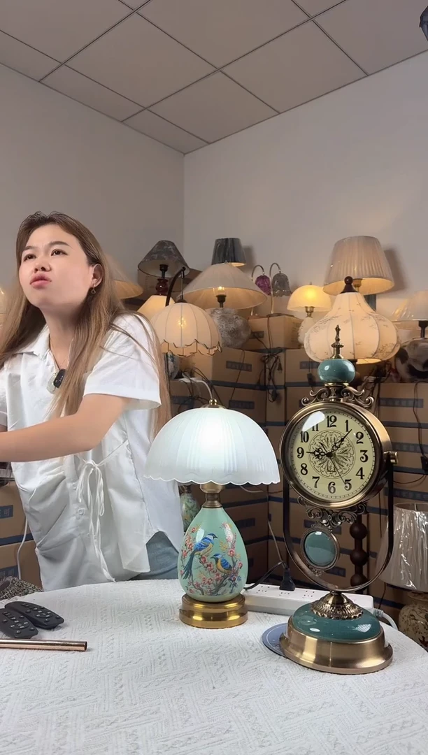 圆形绿色钟表2456