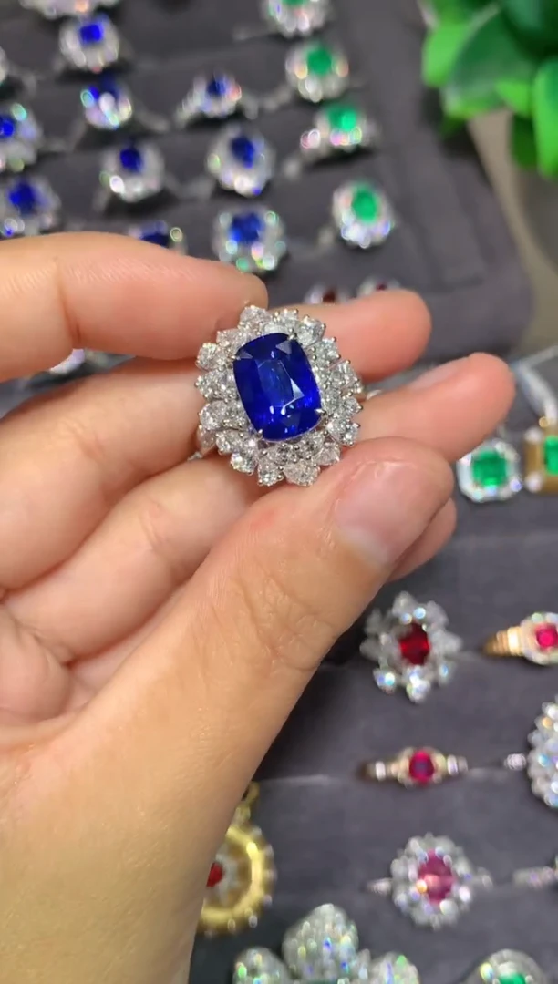 戒指蓝宝石18K金镶嵌5.0CT