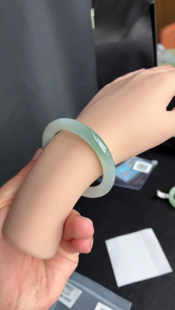 未镶嵌手镯翡翠39号51*8.6*8.4圆条