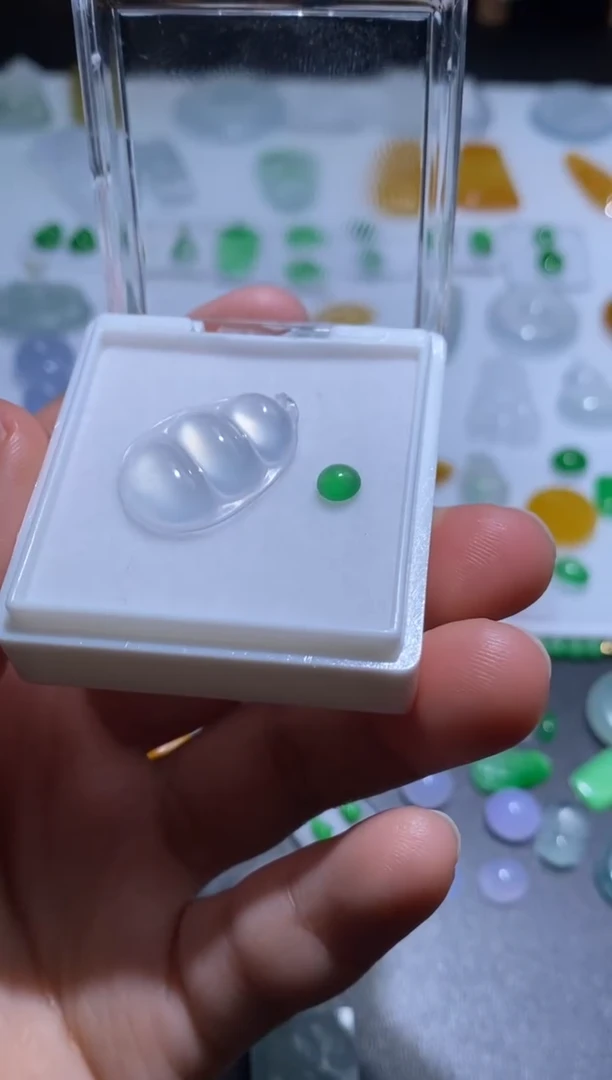 未镶嵌定制翡翠豆子