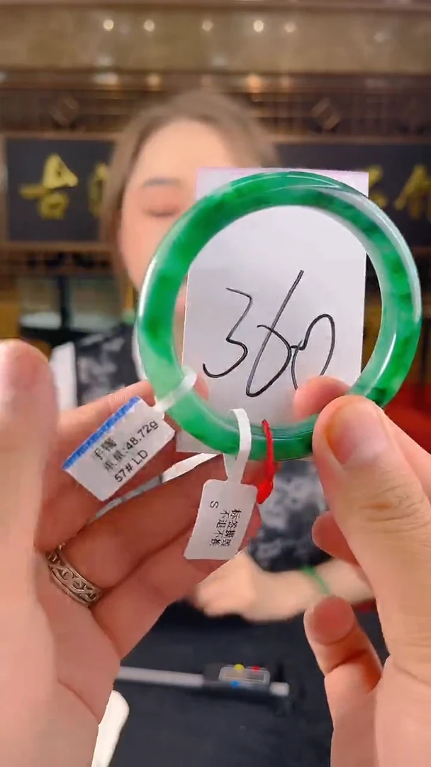 未镶嵌手镯石英质玉（非洲翠）微瑕介意勿拍