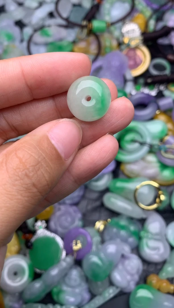颈饰未镶嵌翡翠缅甸翡翠吊坠