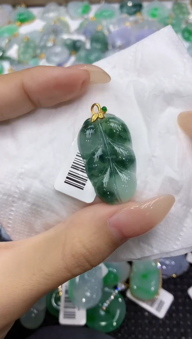 颈饰18K金镶嵌翡翠111111111111
