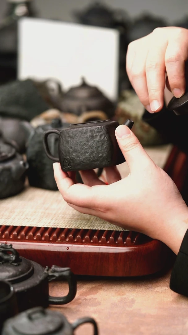 归玉堂冰碛岩重工雕刻小四方佛壶