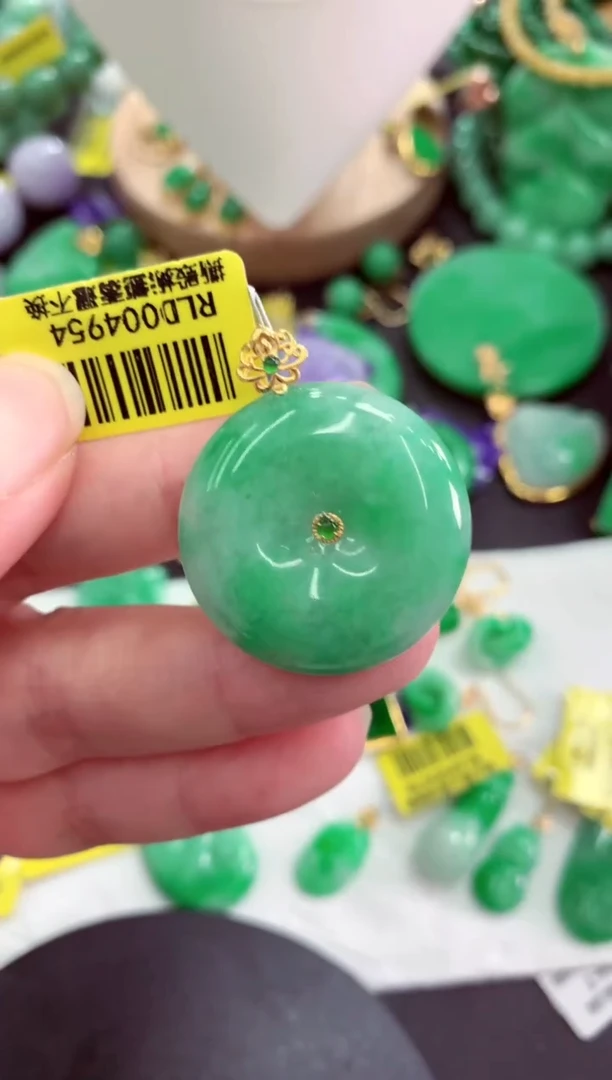 颈饰18K金镶嵌翡翠挂件