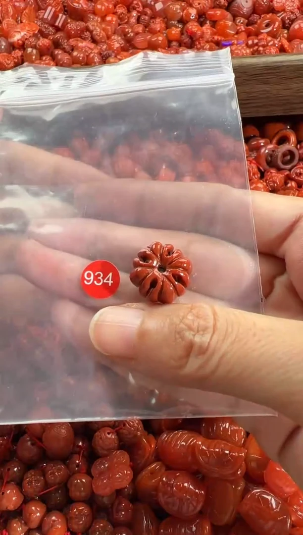 颈饰未镶嵌南红玛瑙1