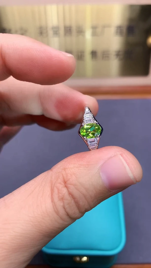 【闪购商品】橄榄石戒指银S925镶嵌..........