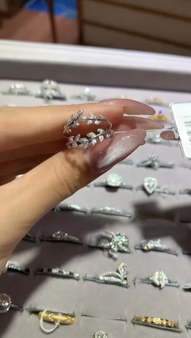 【闪购商品】钻石戒指18K金镶嵌戒指a58