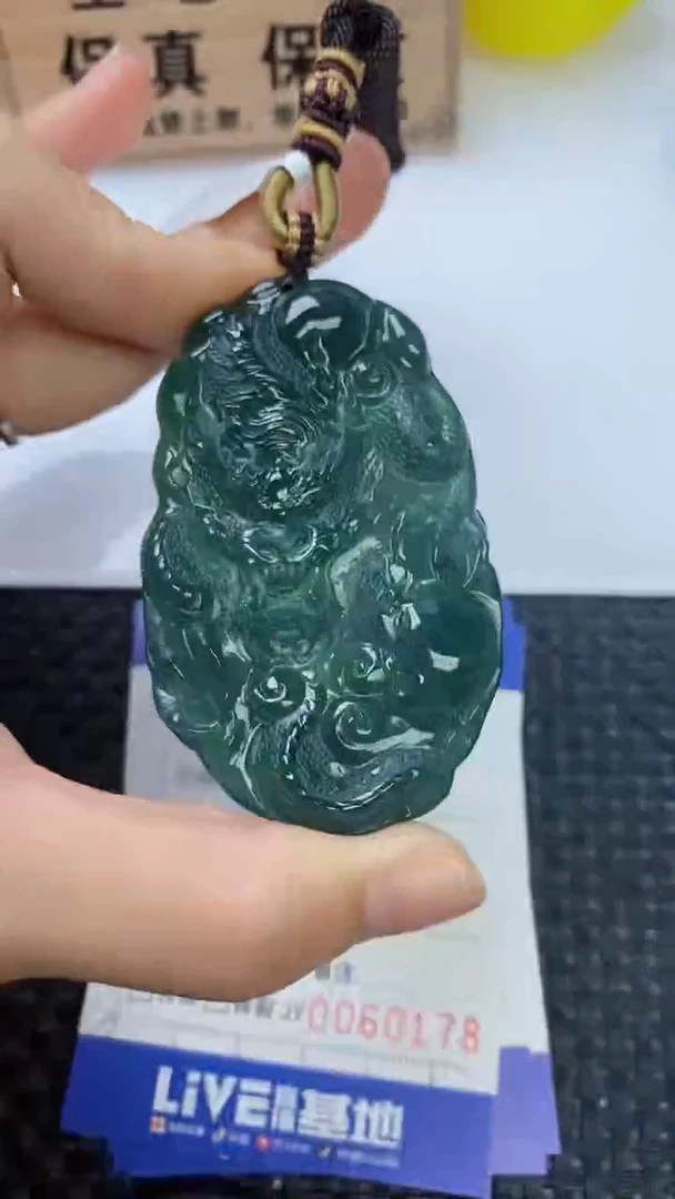 翡翠未镶嵌颈饰
